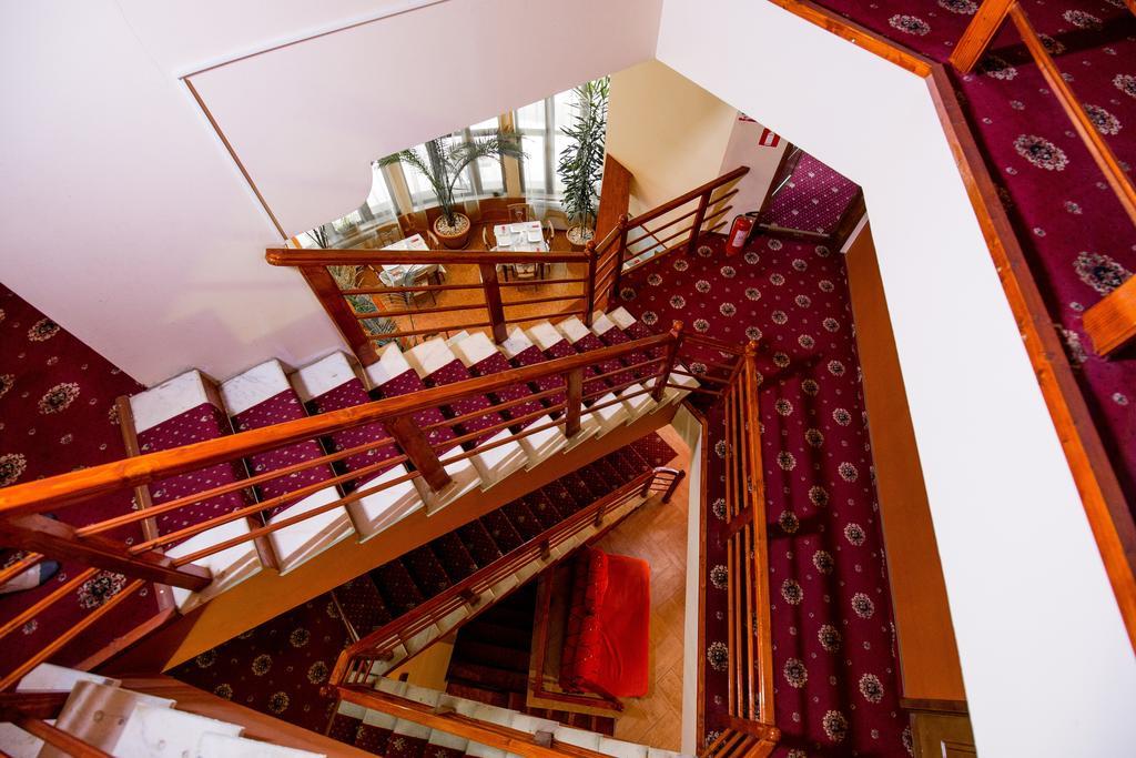 Pensiunea Crystal 3* Valea Lupului (Iasi)